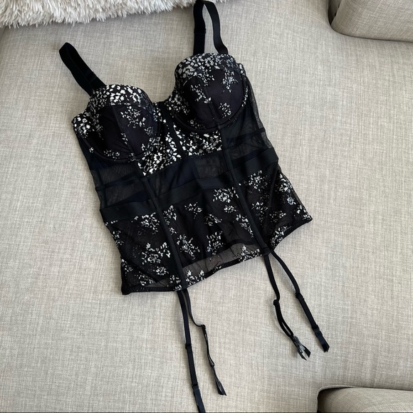 VICTORIA’S SECRET* Lace corset with silver details - Picture 2 of 10